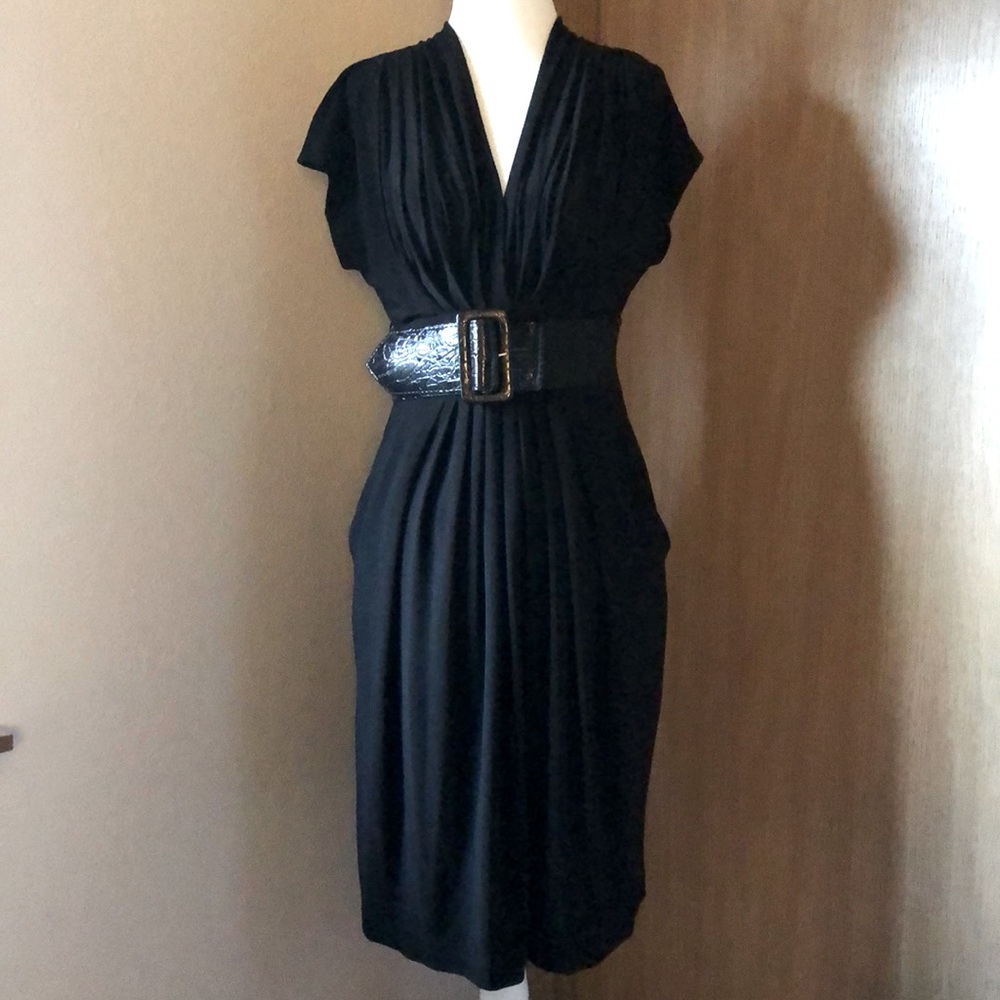 Stretchy belted dress with pockets 🖤